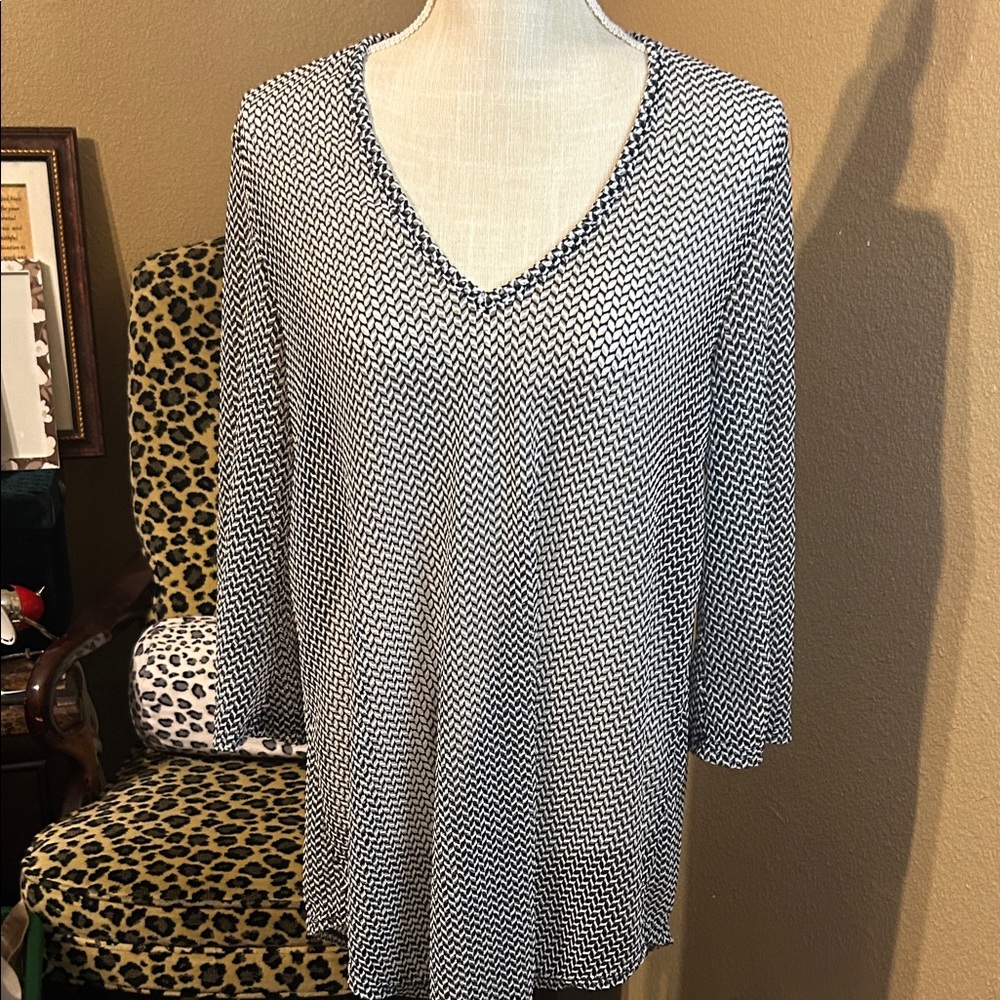 Jordan Taylor Black and White Patterned Top